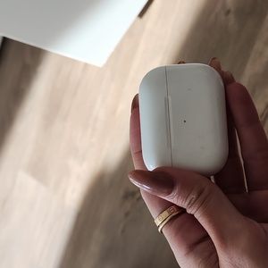 1 Air Pod Pro plus Case